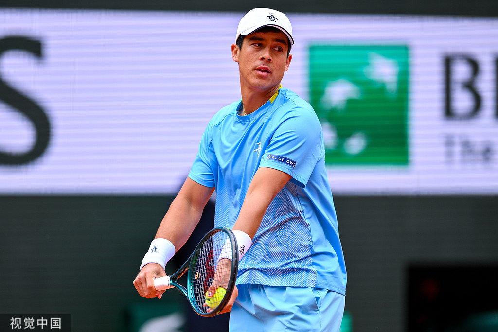 意大利网球队逆转日本网球队，德约科维奇完成帽子戏法的简单介绍