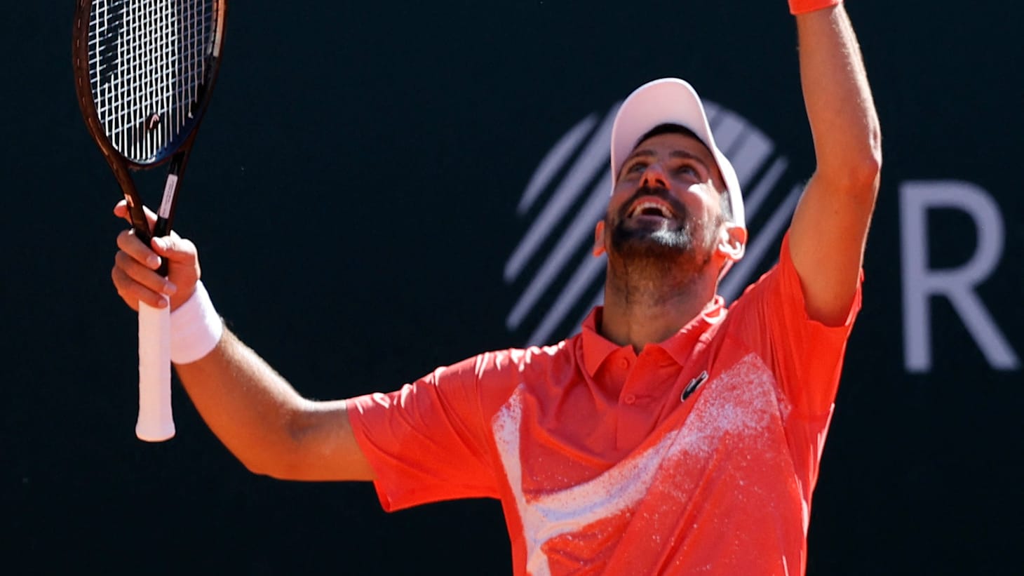 意大利网球队逆转日本网球队，德约科维奇完成帽子戏法的简单介绍