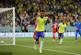 里昂逆转皇马，维尼修斯统治全场