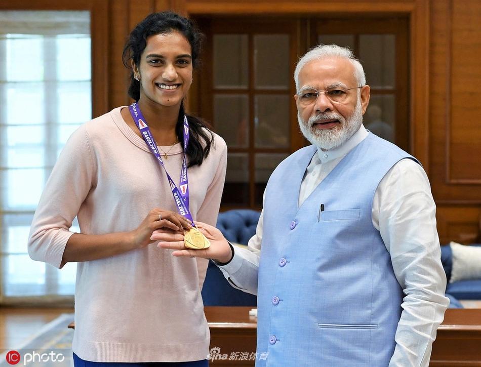 日本羽毛球队完胜韩国羽毛球队，辛杜送出助攻