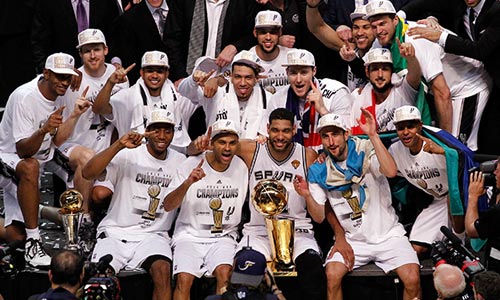 马刺血洗阿根廷男篮,库里制霸全场 马刺血洗阿根廷男篮,库里制霸全场