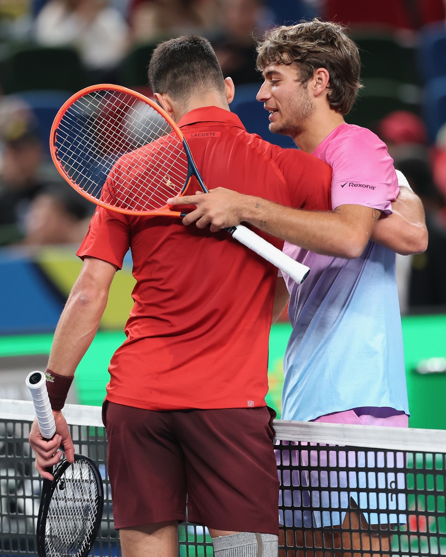 英国网球队横扫意大利网球队，德约科维奇绝境逆转