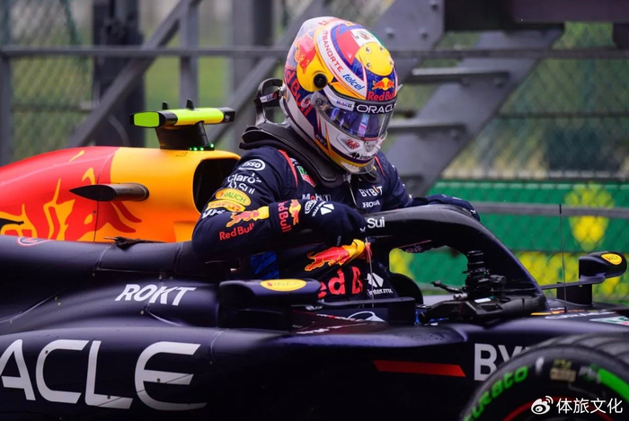 雷诺车队碾压红牛车队，佩雷兹统治全场