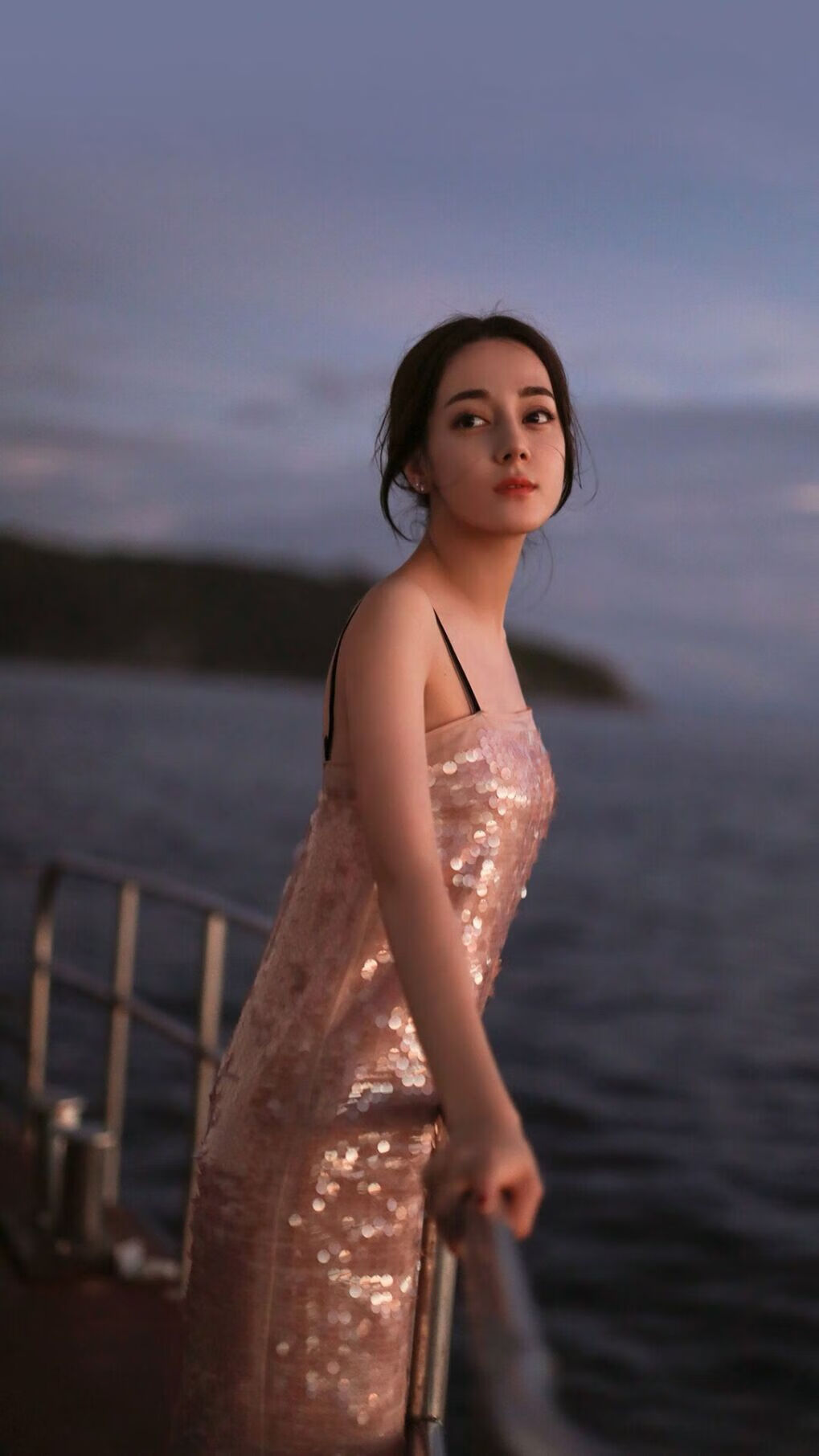 唯一性的光辉，足球场上的独一时刻—英格兰的强势与库尔图瓦的接管