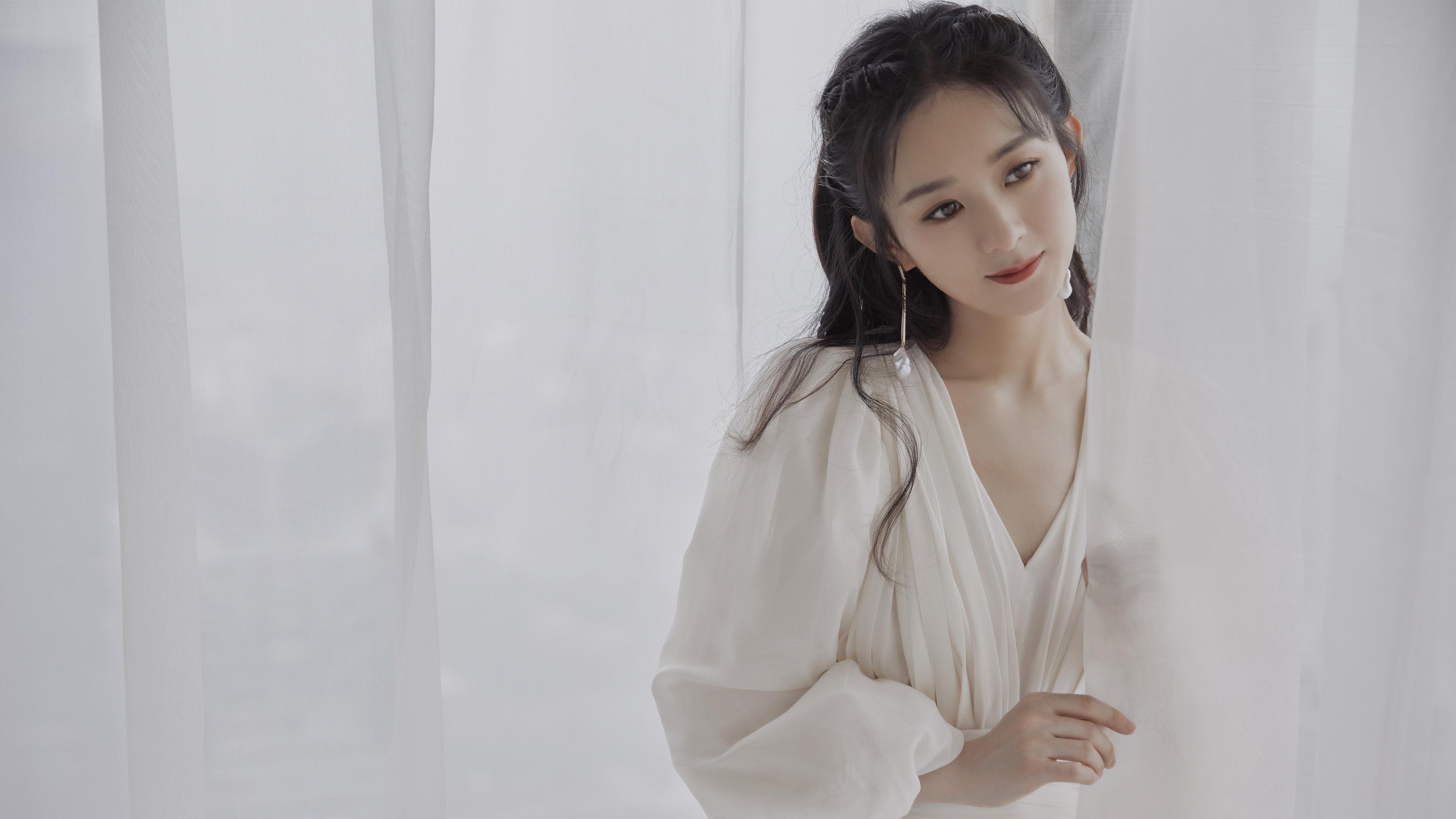 一夜双城，利拉德绝杀森林与乔治点燃意甲，篮球热力撕裂时空